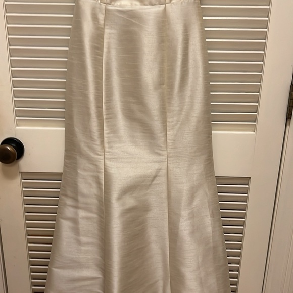 Alfred Sung Formal Trumpet Gown / Dress Sleeveless Back Bow in Champagne, Size 0 - Picture 6 of 17